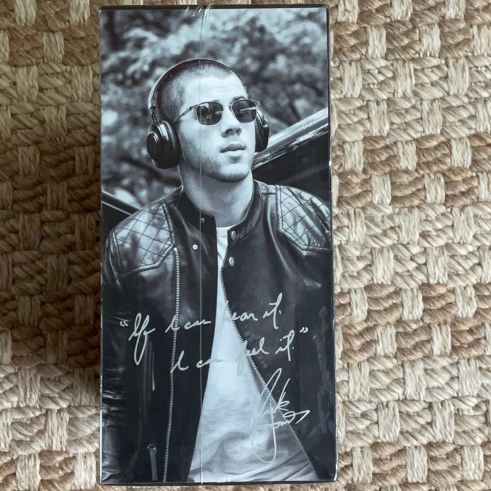 Altec Lansing NJHP-2-BLK Nick Jonas Collaboration Bluetooth Touch Headphones - Picture 6 of 10
